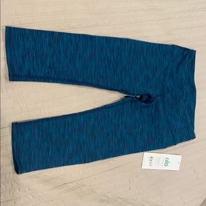 BRAND NEW ALO YOGA AIRBRUSH CAPRI LEGGINGS